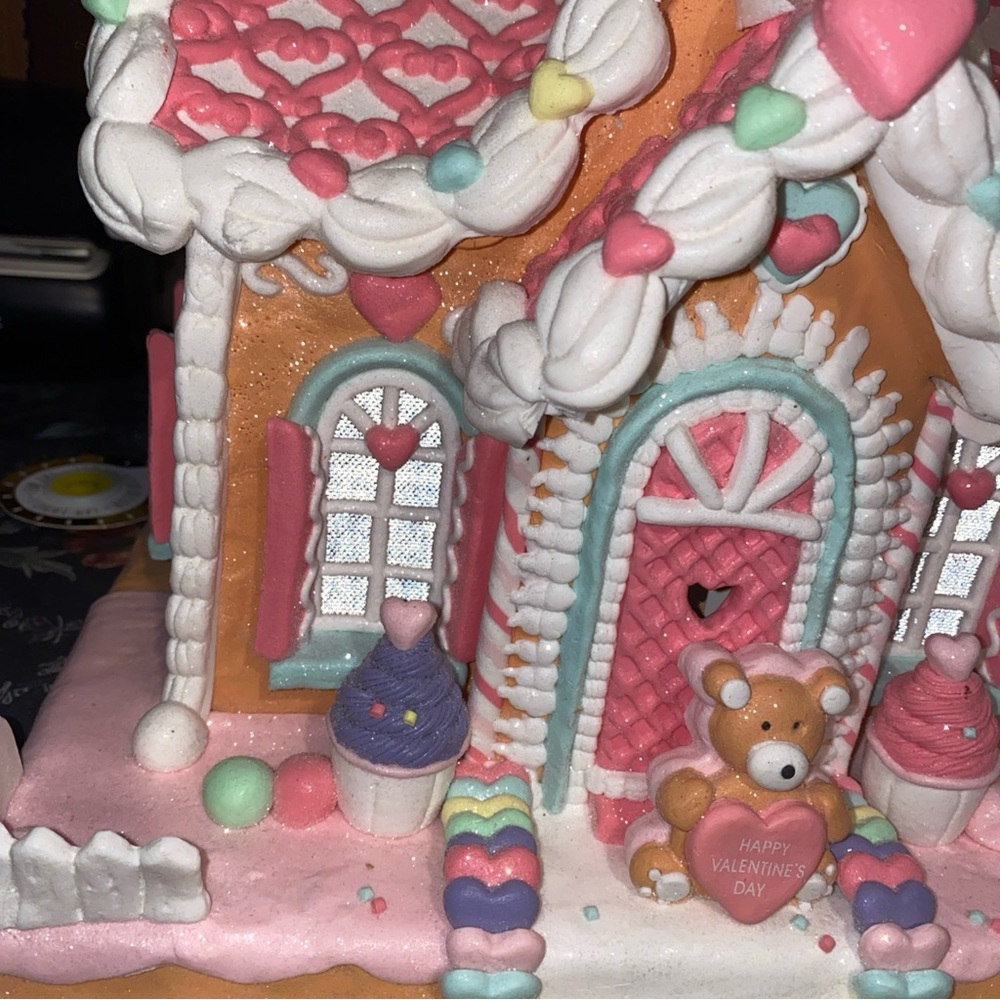 Viral 2025 pink pastels gingerbread house light up decor piece - Picture 3 of 12